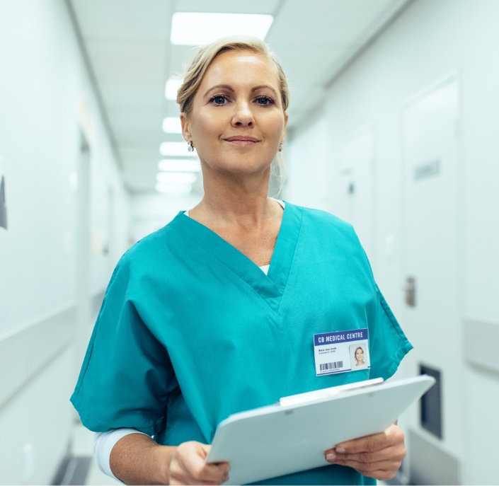 Person in Krankenpflegeruniform