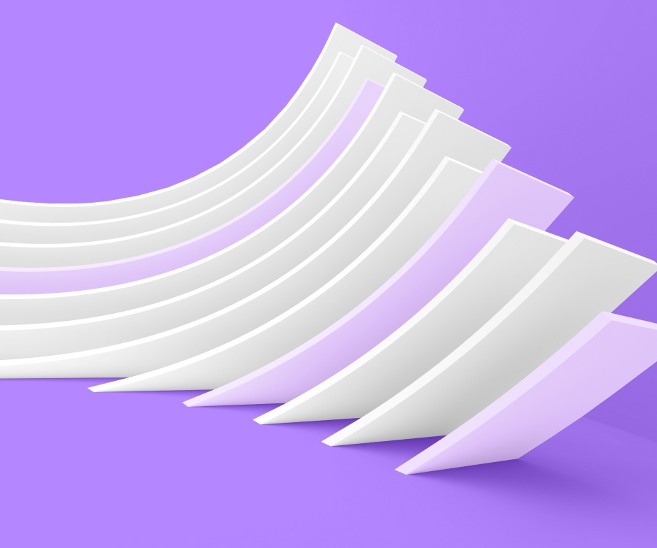 Weiße und violette Rechtecke auf violettem Hintergrund