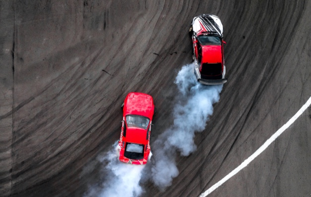 coches de carreras sin rumbo