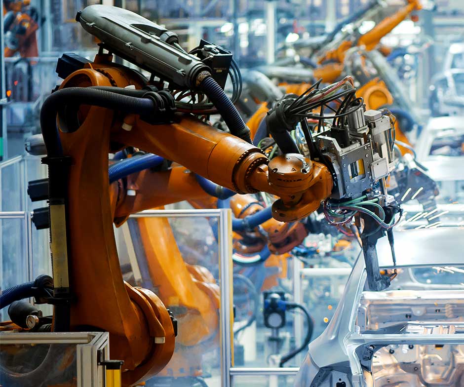 bras robotiques dans une usine