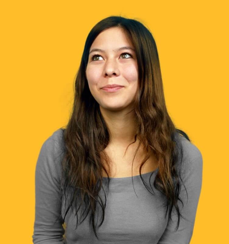 Portrait d'une femme avec un léger sourire
