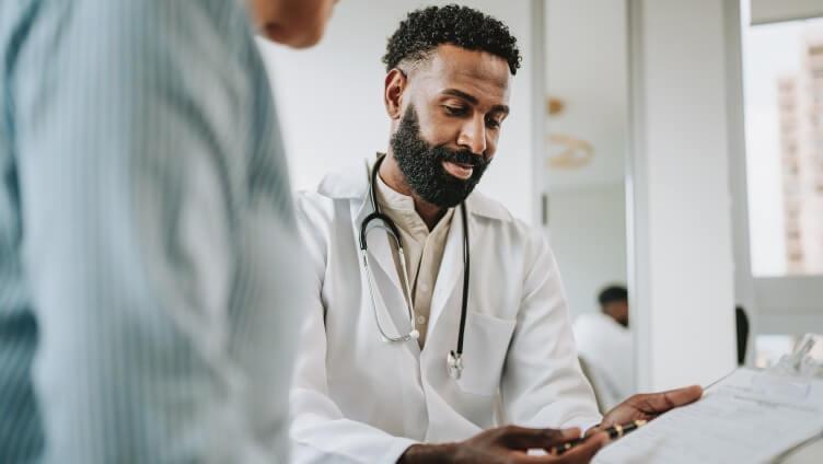 dcotor showing report and talking to patient