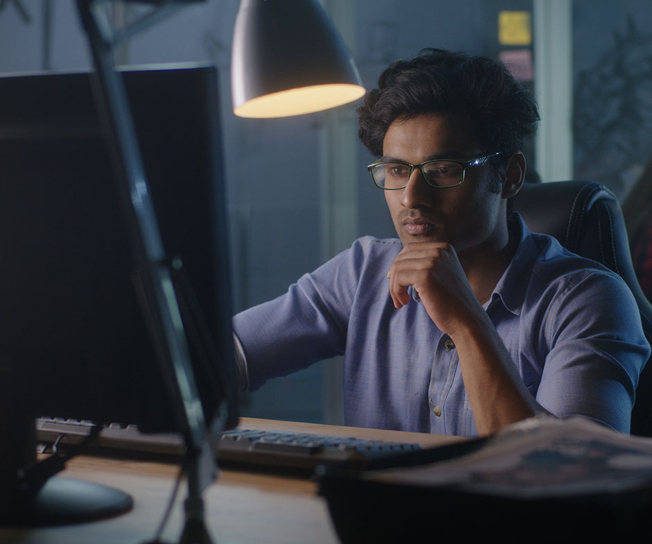 pessoa olhando para a tela