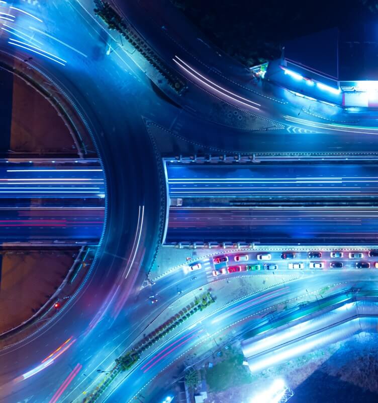  夜间高速公路立交的细节