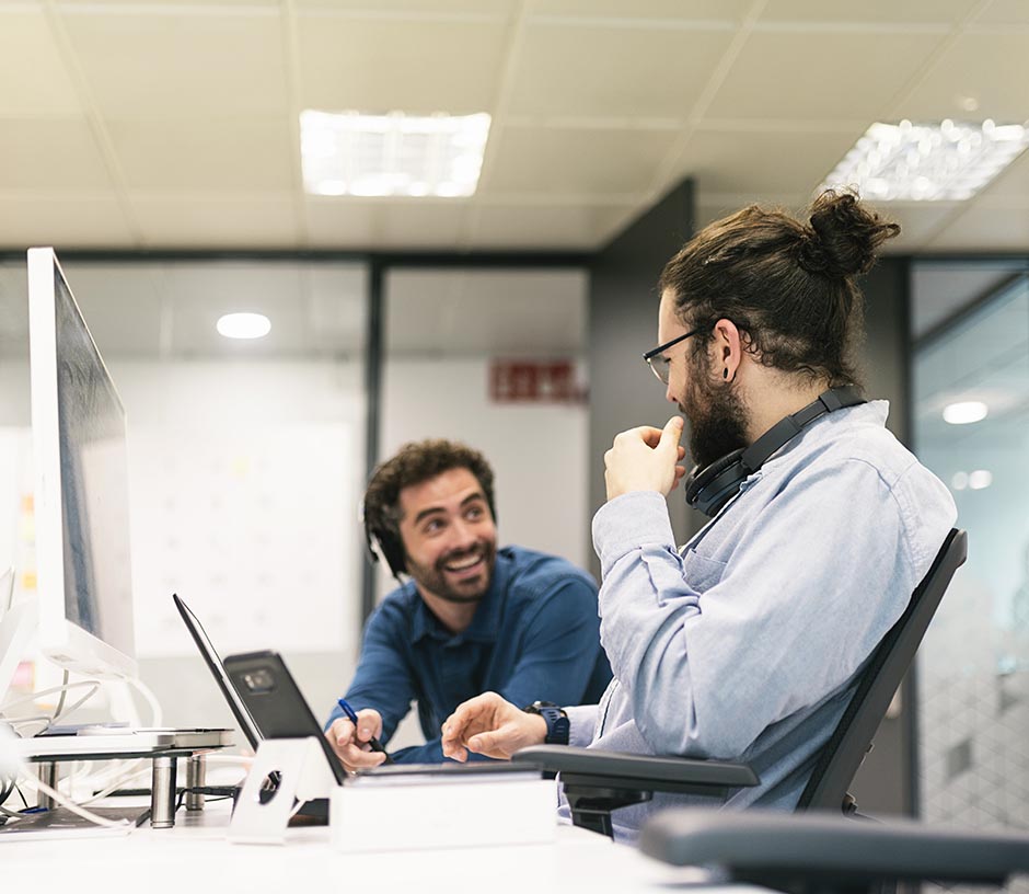 2 people talking in open office setting